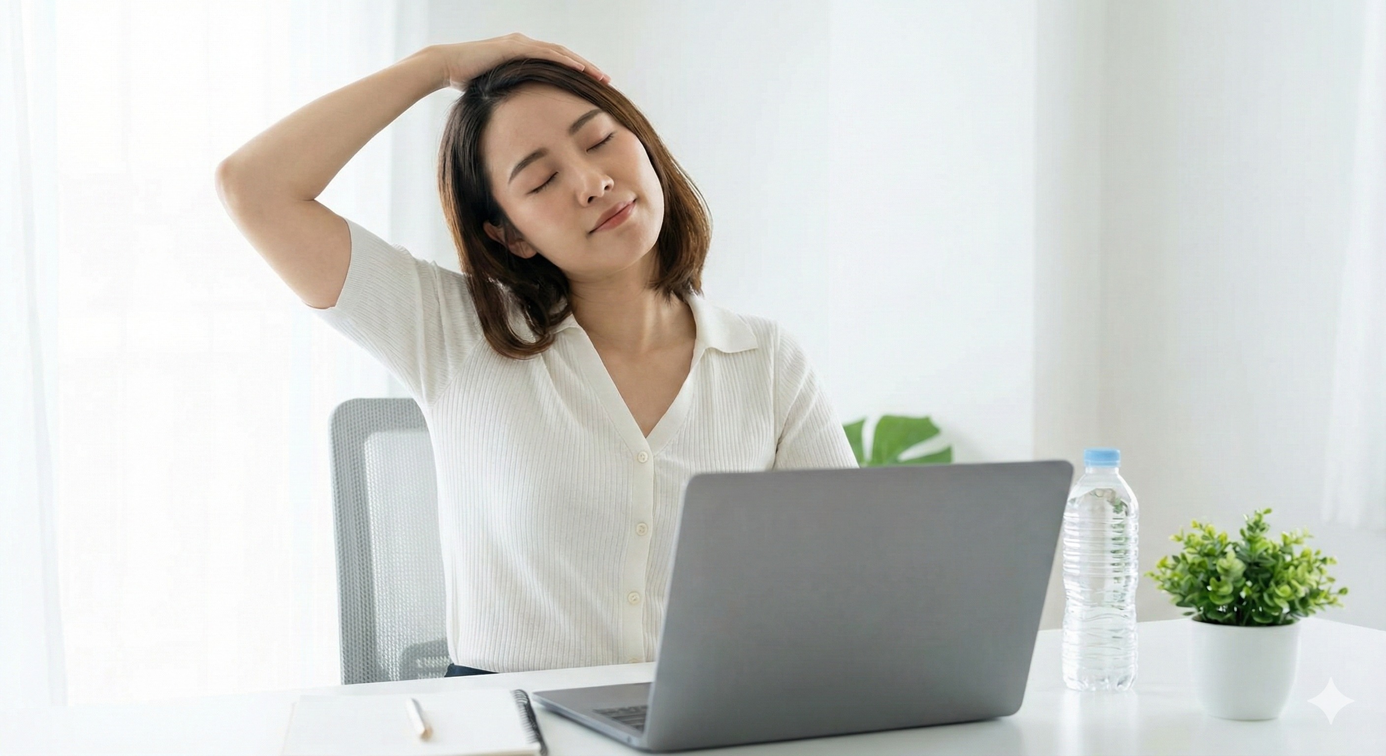 انجام حرکات کششی گردن و استراحت فیزیکی برای جلوگیری از خستگی در کلاس&zwnj;های آنلاین طولانی